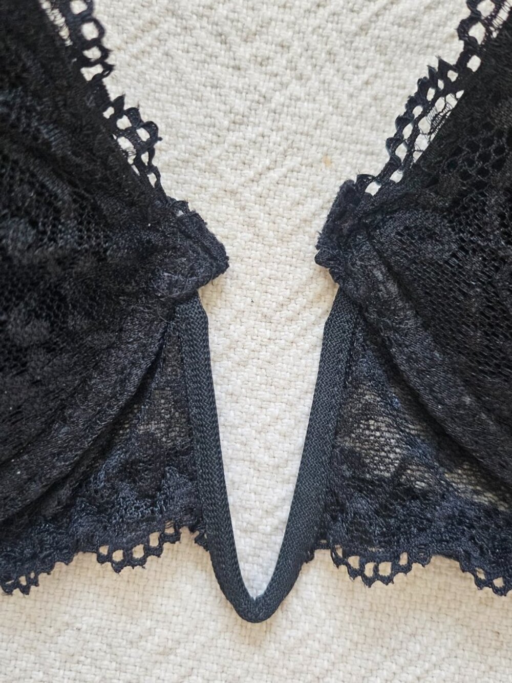 Black Fuchsia Lace Underwire Bra - Black, Size 36C - Picture 4 of 14